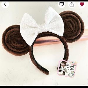 Princess Leia mouse ears for an adult.